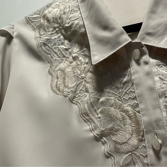 Vintage Satin With Lace Details Blouse - Picture 2 of 6